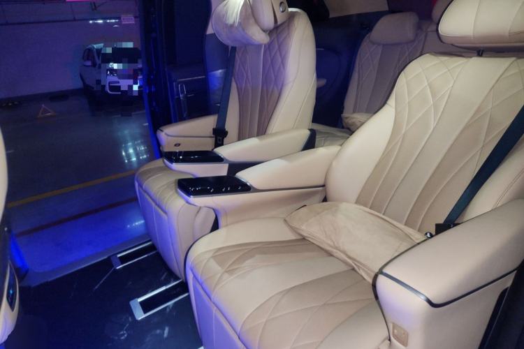 Used Denza D9 2025 DM-i Smart Drive 1020 Four-Wheel Drive Premium Model Left Rear Seat