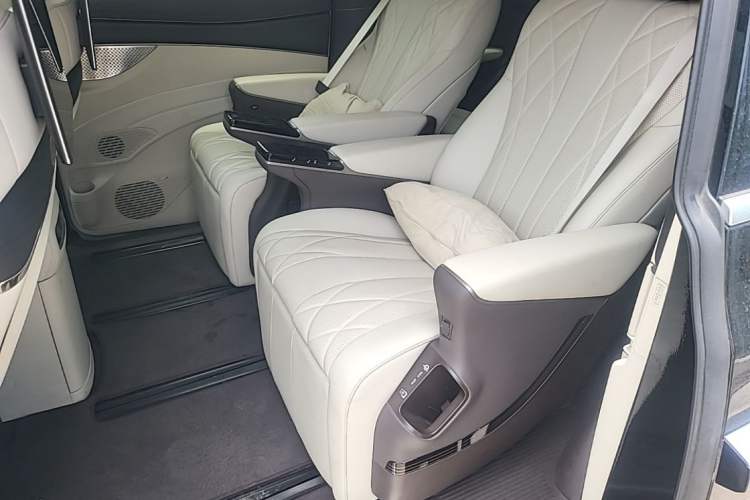 Used Denza D9 2025 Model DM-i Four-Wheel Drive Supreme Edition Left Rear Seat