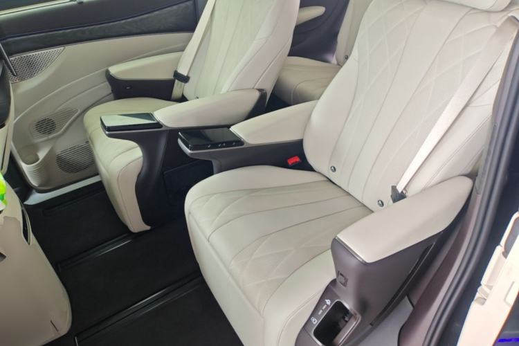 Used Denza D9 2025 DM-i Intelligent Drive 1020 Four-Wheel Drive Prestige Model Left Rear Seat