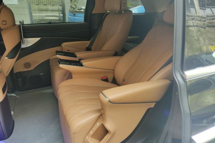 Used Denza D9 2025 DM-i Intelligent Drive 1020 Four-Wheel Drive Flagship Model Left Rear Seat