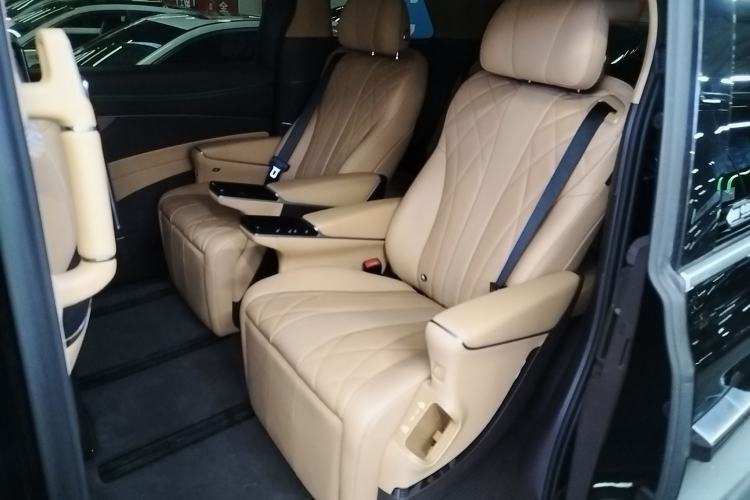 Used Denza D9 2025 DM-i Intelligent Drive 1020 Four-Wheel Drive Flagship Model Left Rear Seat