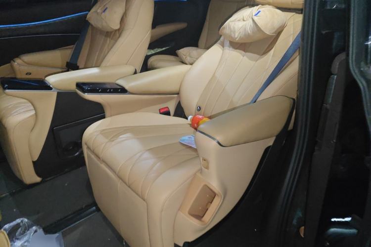 Used Denza D9 2025 DM-i Intelligent Drive 1020 Four-Wheel Drive Prestige Model Left Rear Seat