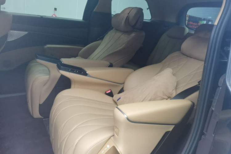 Used Denza D9 2025 Model EV Two-Wheel Drive Prestige Edition Left Rear Seat