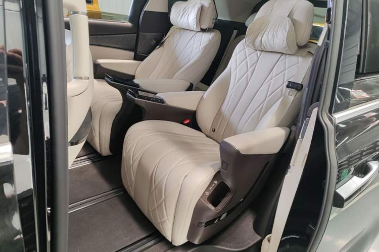 Used Denza D9 2025 Model DM-i Four-Wheel Drive Prestige Edition Left Rear Seat