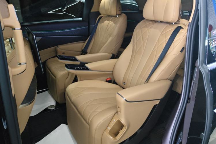 Used Denza D9 2025 DM-i Intelligent Drive 1020 Four-Wheel Drive Prestige Model Left Rear Seat
