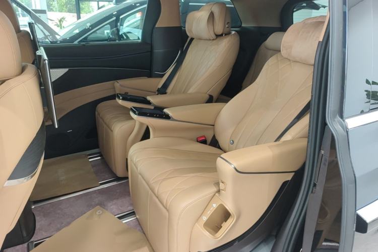 Used Denza D9 2025 DM-i Intelligent Drive 1020 Four-Wheel Drive Flagship Model Left Rear Seat