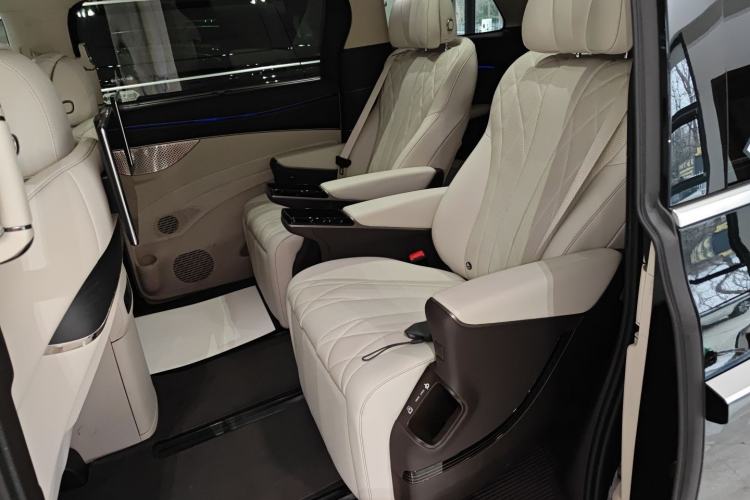 Used Denza D9 2025 DM-i Intelligent Drive 1020 Four-Wheel Drive Flagship Model Left Rear Seat