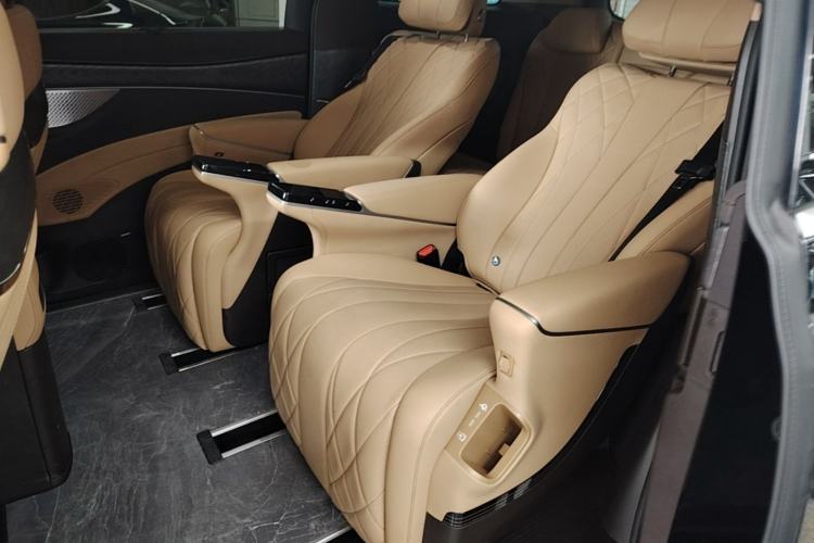 Used Denza D9 2025 DM-i Smart Drive 1020 Four-Wheel Drive Deluxe Model Left Rear Seat