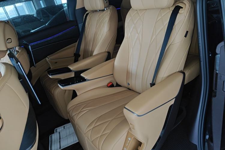 Used Denza D9 2025 DM-i Intelligent Drive 1020 Four-Wheel Drive Prestige Model Left Rear Seat