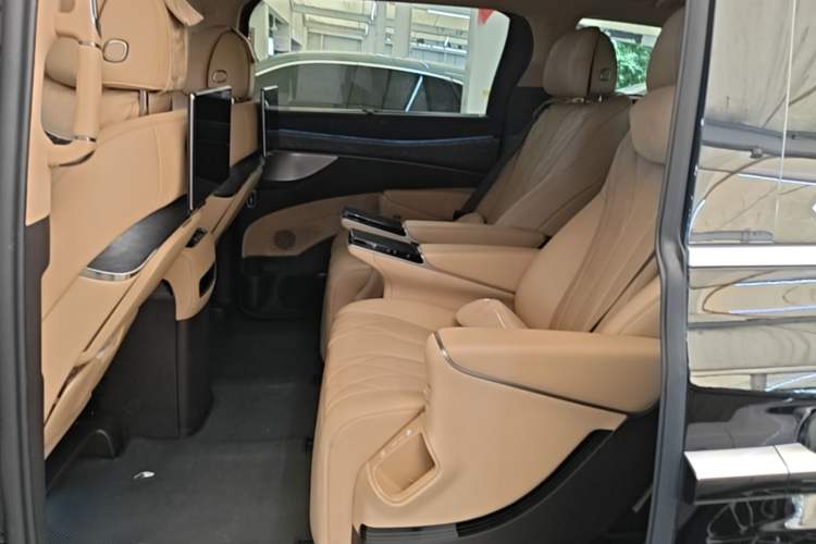 Used Denza D9 2025 DM-i Intelligent Drive 1020 Four-Wheel Drive Prestige Model Left Rear Seat