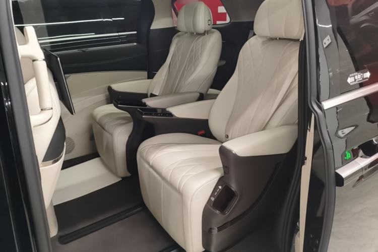 Used Denza D9 2025 DM-i Intelligent Drive 1020 Four-Wheel Drive Flagship Model Left Rear Seat