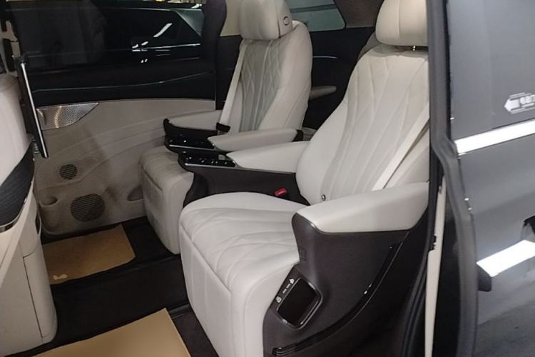 Used Denza D9 2025 DM-i Intelligent Drive 1020 Four-Wheel Drive Flagship Model Left Rear Seat