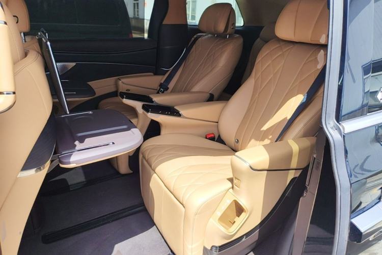 Used Denza D9 2025 DM-i Intelligent Drive 1020 Four-Wheel Drive Flagship Model Left Rear Seat