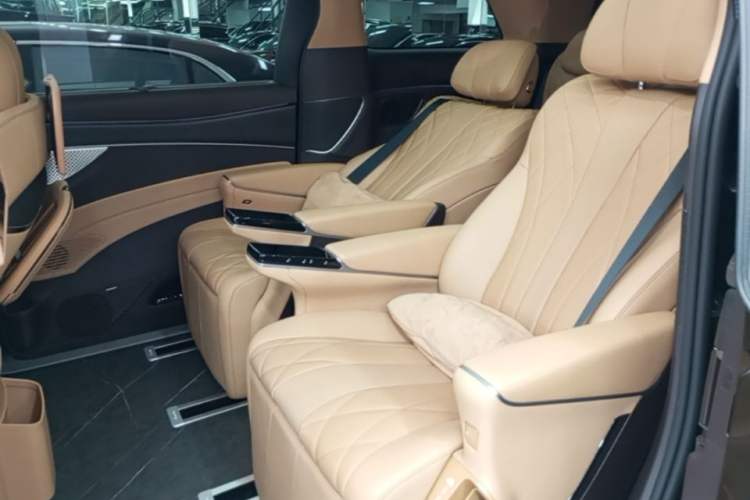 Used Denza D9 2025 DM-i Intelligent Drive 1020 Four-Wheel Drive Flagship Model Left Rear Seat