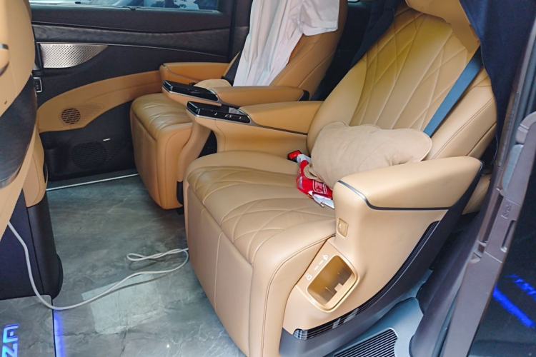 Used Denza D9 2025 DM-i Smart Drive 1020 Four-Wheel Drive Premium Model Left Rear Seat