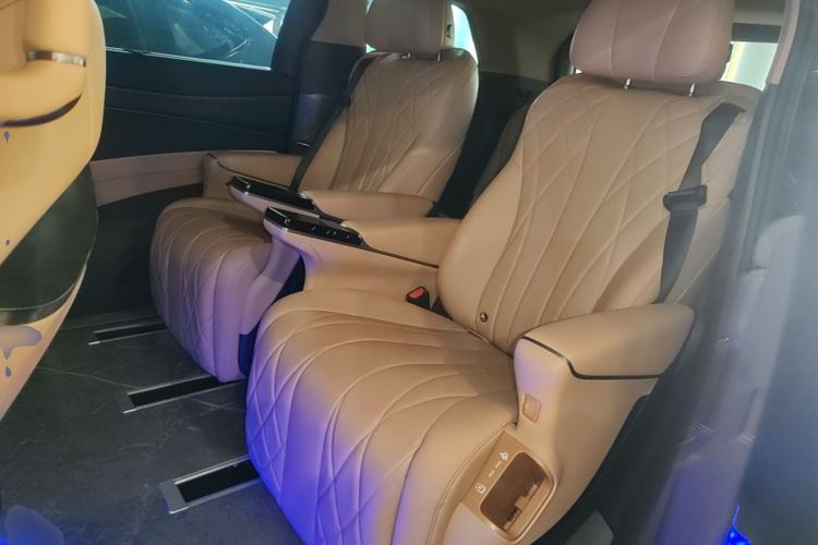 Used Denza D9 2025 DM-i Smart Drive 1020 Four-Wheel Drive Deluxe Model Left Rear Seat