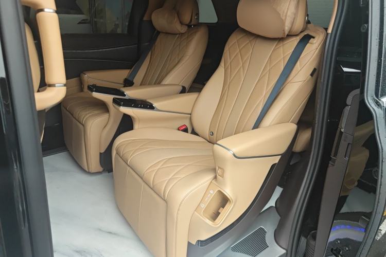 Used Denza D9 2025 DM-i Intelligent Drive 1020 Four-Wheel Drive Prestige Model Left Rear Seat