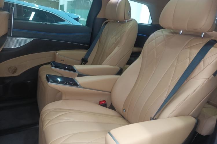 Used Denza D9 2025 DM-i Intelligent Drive 1020 Four-Wheel Drive Flagship Model Left Rear Seat