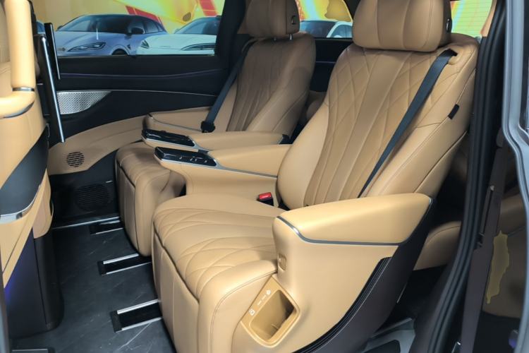 Used Denza D9 2025 DM-i Intelligent Drive 1020 Four-Wheel Drive Flagship Model Left Rear Seat