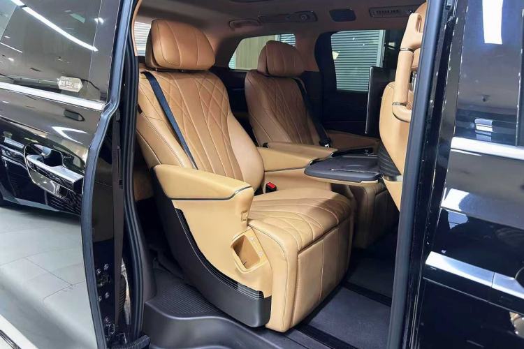 Used Denza D9 2025 DM-i Intelligent Drive 1020 Four-Wheel Drive Flagship Model Left Rear Seat