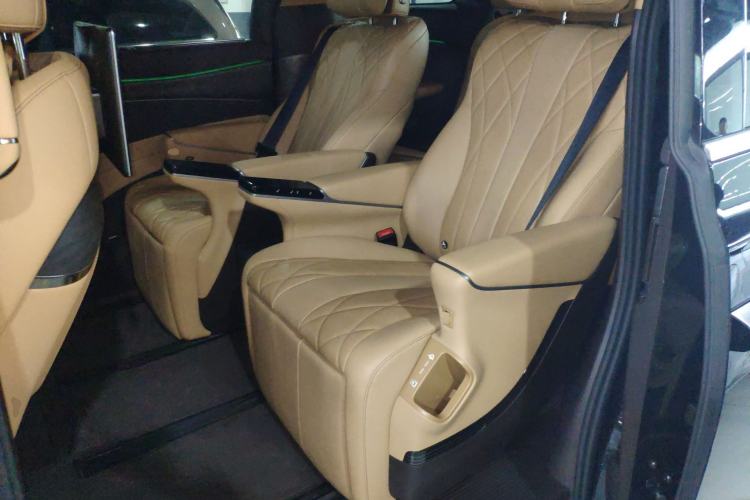 Used Denza D9 2025 DM-i Intelligent Drive 1020 Four-Wheel Drive Prestige Model Left Rear Seat