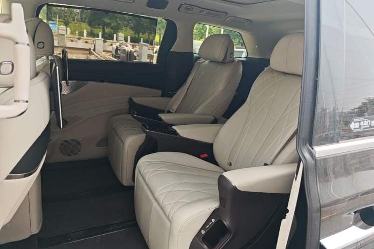 Used Denza D9 2025 DM-i Intelligent Drive 1020 Four-Wheel Drive Flagship Model Left Rear Seat