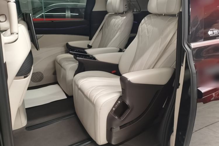 Used Denza D9 2025 DM-i Intelligent Drive 1020 Four-Wheel Drive Flagship Model Left Rear Seat