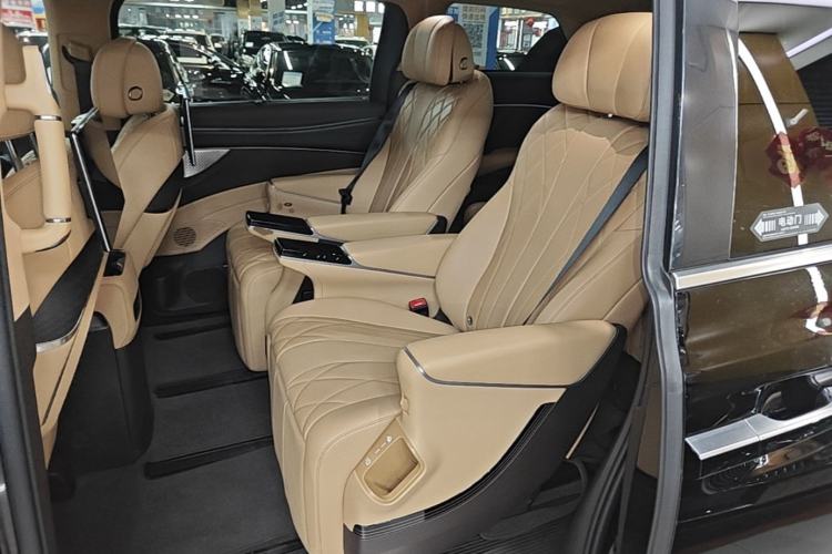 Used Denza D9 2025 DM-i Intelligent Drive 1020 Four-Wheel Drive Flagship Model Left Rear Seat