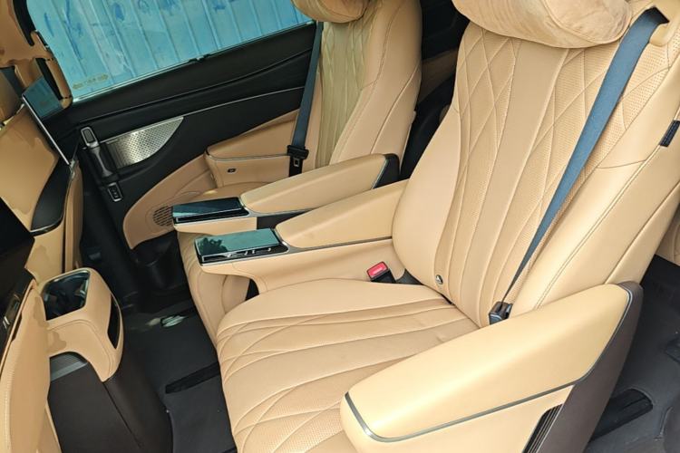 Used Denza D9 2025 DM-i Intelligent Drive 1020 Four-Wheel Drive Flagship Model Left Rear Seat
