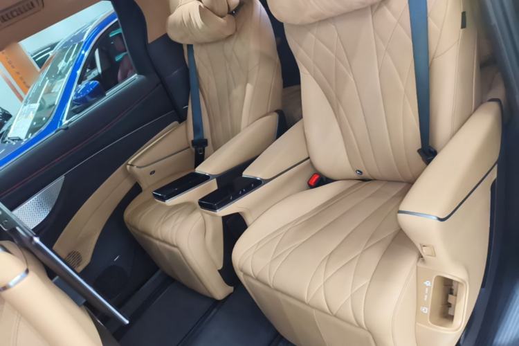 Used Denza D9 2025 DM-i Intelligent Drive 1020 Four-Wheel Drive Flagship Model Left Rear Seat