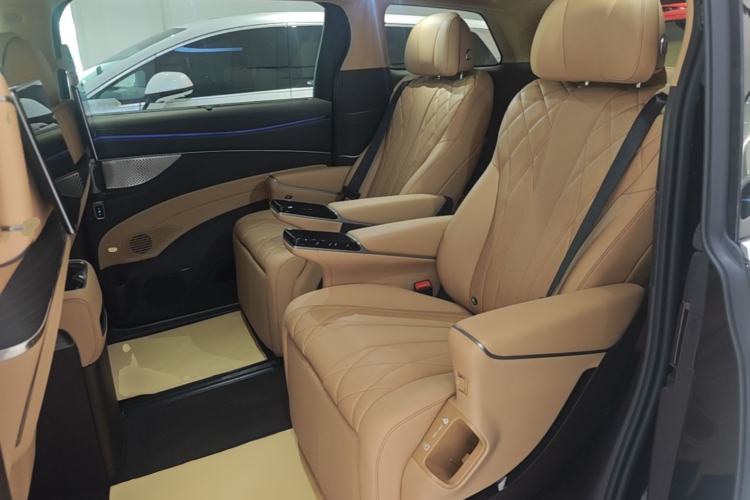 Used Denza D9 2025 DM-i Intelligent Drive 1020 Four-Wheel Drive Flagship Model Left Rear Seat