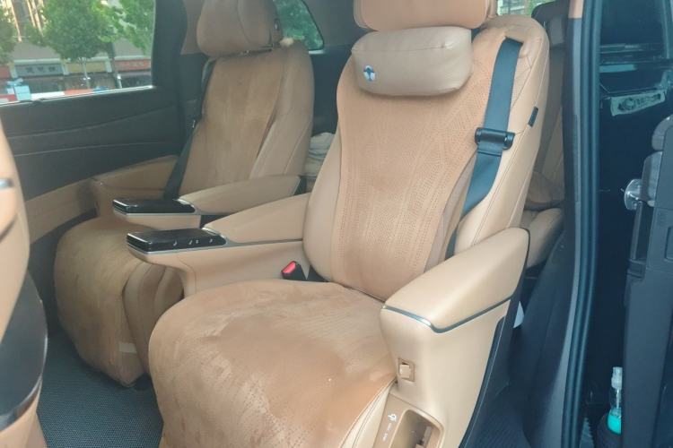 Used Denza D9 2025 DM-i Smart Drive 1020 Four-Wheel Drive Deluxe Model Left Rear Seat