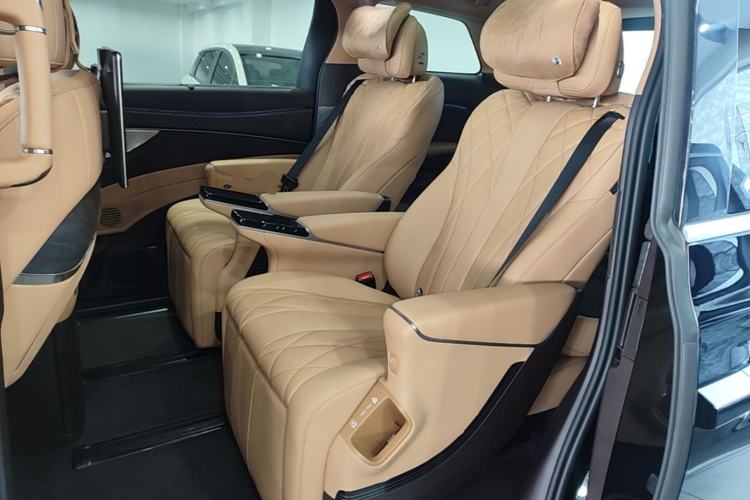 Used Denza D9 2025 DM-i Intelligent Drive 1020 Four-Wheel Drive Prestige Model Left Rear Seat