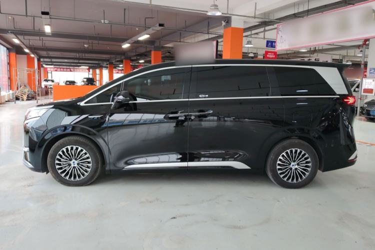 Used Denza D9 2025 DM-i Smart Drive 1020 Four-Wheel Drive Premium Model Left Side