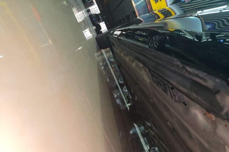 Used Denza D9 2025 DM-i Intelligent Drive 1020 Four-Wheel Drive Prestige Model Left Side Sill