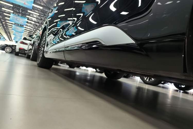 Used Denza D9 2025 Model DM-i Four-Wheel Drive Prestige Edition Left Side Sill