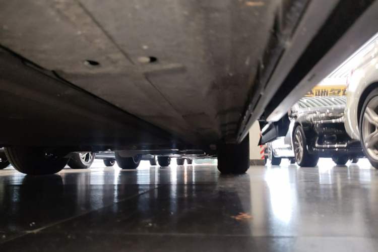 Used Denza D9 2025 DM-i Intelligent Drive 1020 Four-Wheel Drive Prestige Model Left Side Sill