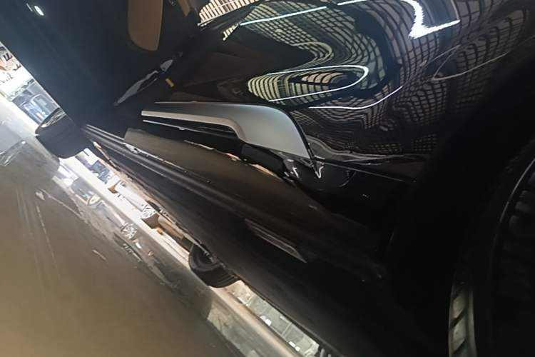 Used Denza D9 2025 DM-i Smart Drive 1020 Four-Wheel Drive Deluxe Model Left Side Sill