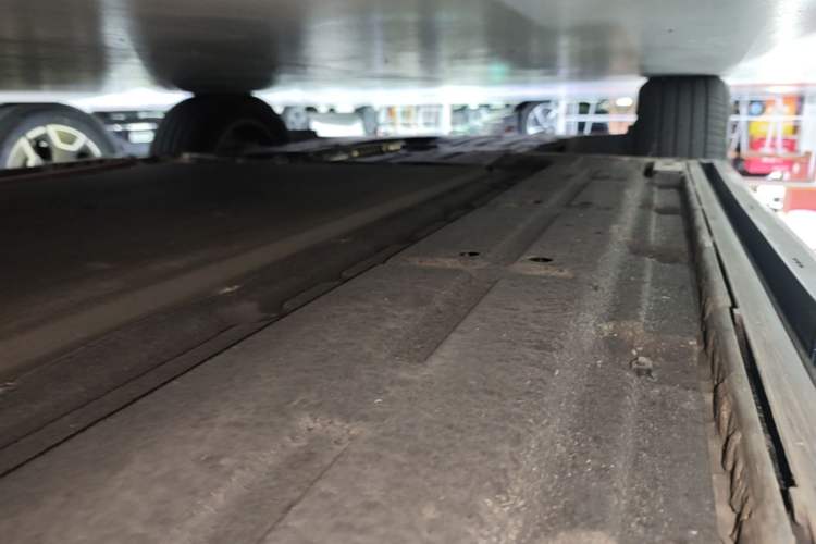 Used Denza D9 2025 Model DM-i Two-Wheel Drive Prestige Edition Left Side Sill