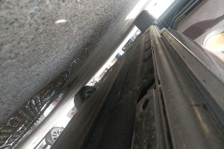 Used Denza D9 2025 DM-i Smart Drive 1020 Four-Wheel Drive Deluxe Model Left Side Sill