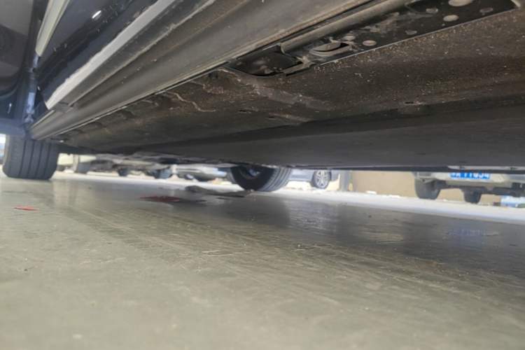 Used Denza D9 2025 DM-i Intelligent Drive 1020 Four-Wheel Drive Prestige Model Left Side Sill