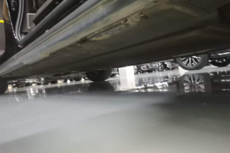 Used Denza D9 2025 DM-i Intelligent Drive 1020 Four-Wheel Drive Flagship Model Left Side Sill