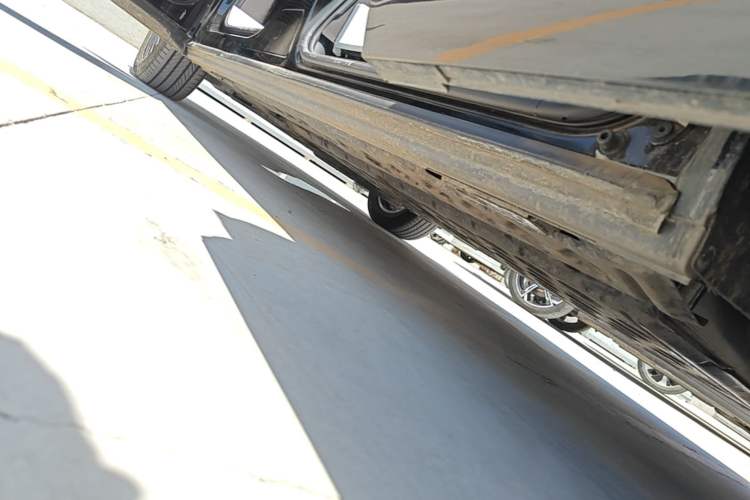 Used Denza D9 2025 Model DM-i Four-Wheel Drive Prestige Edition Left Side Sill