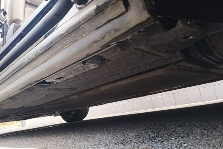 Used Denza D9 2025 DM-i Intelligent Drive 1020 Four-Wheel Drive Prestige Model Left Side Sill
