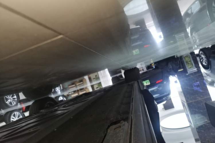 Used Denza D9 2025 DM-i Smart Drive 1020 Four-Wheel Drive Deluxe Model Left Side Sill
