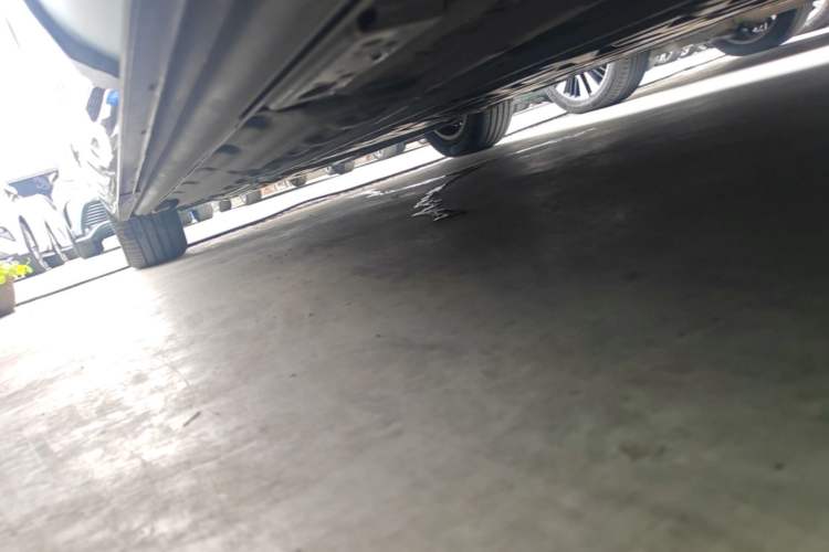 Used Denza D9 2025 DM-i Intelligent Drive 1020 Four-Wheel Drive Prestige Model Left Side Sill