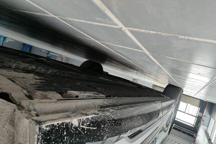 Used Denza D9 2025 DM-i Smart Drive 1020 Four-Wheel Drive Deluxe Model Left Side Sill