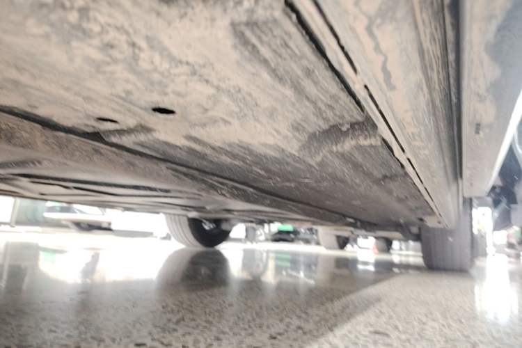 Used Denza D9 2025 DM-i Smart Drive 1020 Four-Wheel Drive Deluxe Model Left Side Sill