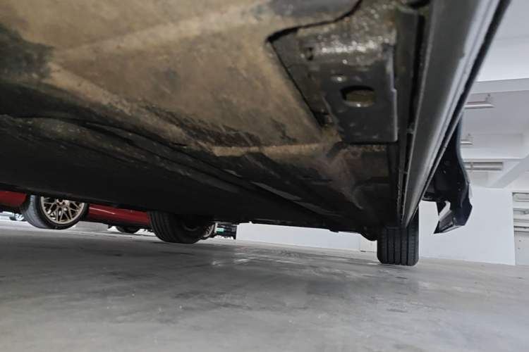 Used Denza D9 2025 DM-i Intelligent Drive 1020 Four-Wheel Drive Prestige Model Left Side Sill