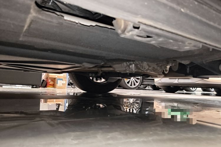 Used Denza D9 2025 DM-i Intelligent Drive 1020 Four-Wheel Drive Prestige Model Left Side Sill